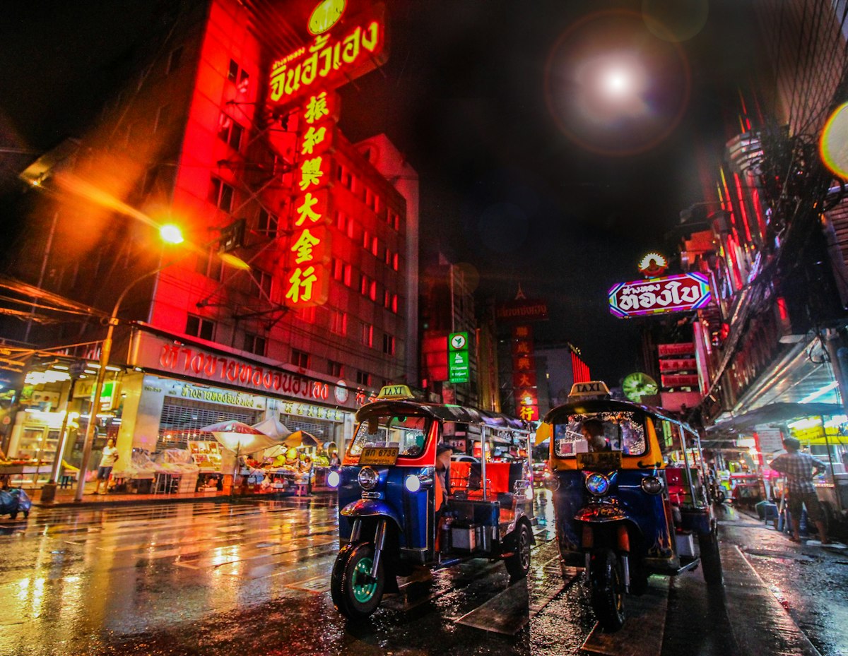 ทิวทัศน์กรุงเทพที่สะท้อนศูนย์กลางธุรกิจใกล้ที่ตั้งสำนักงาน